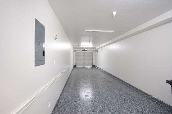 Building Photo - NOW AVAILABLE- NEW PRICE! Spacious 3-Bed, ...