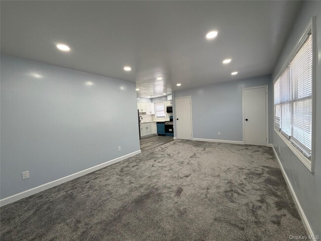 Building Photo - 21 Cochran Pl