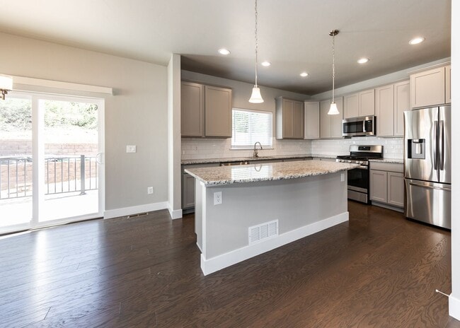 Building Photo - 5389 Sky Top Ln