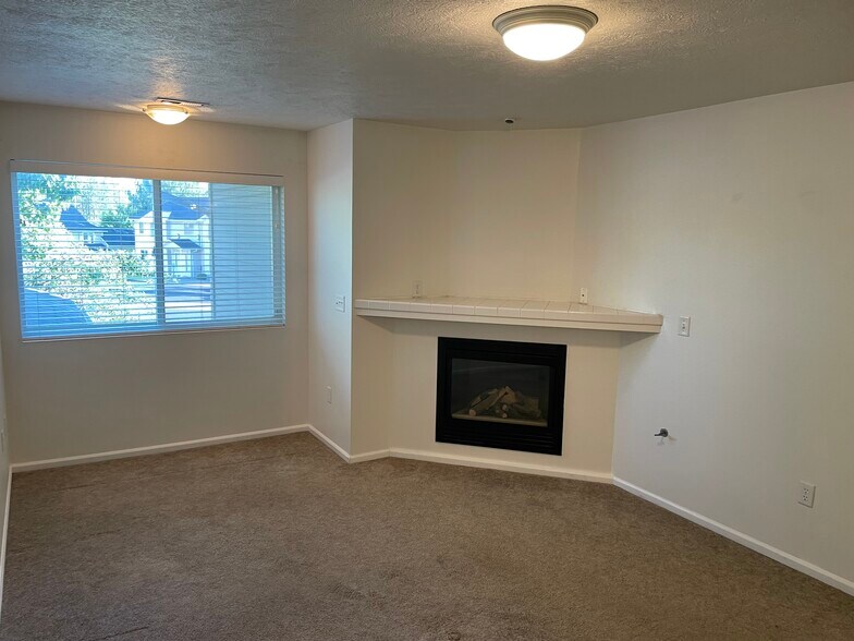 Building Photo - 8850 N Pamela St