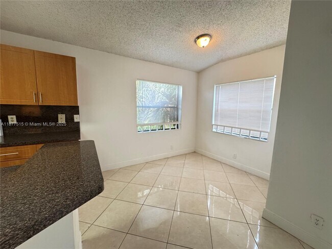 Building Photo - 9999 Summerbreeze Dr