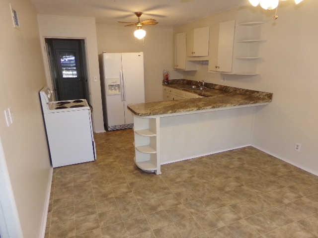 Building Photo - Newly Remodeled 3 Level Duplex off 24th an...