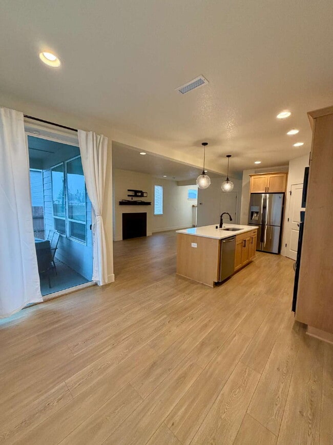 Building Photo - Beautiful Orchards Home