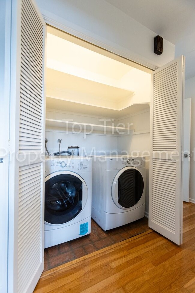 Building Photo - Charming Mid-Century Home | 4BR, 3BA | 2,424 Sq Ft | 8,400 Sq Ft Lot | Prime La Jolla Location**$...