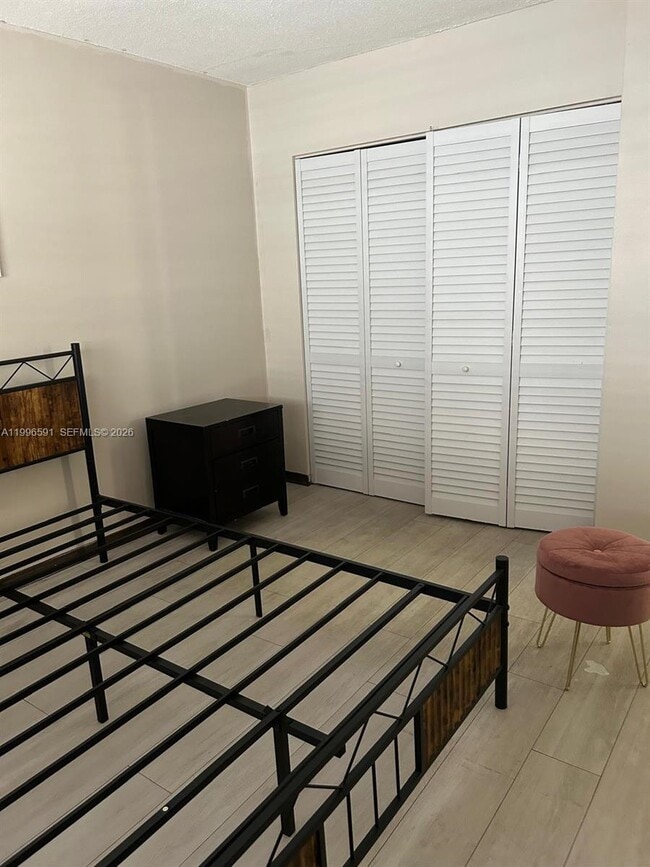 Building Photo - 541 Blue Heron Dr