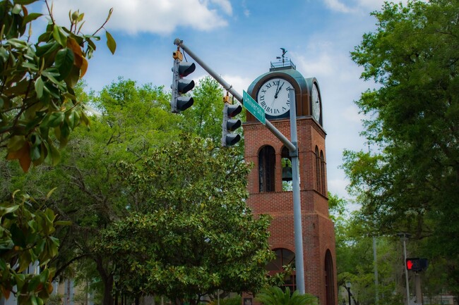 Building Photo - NOW LEASING FOR FALL 2026