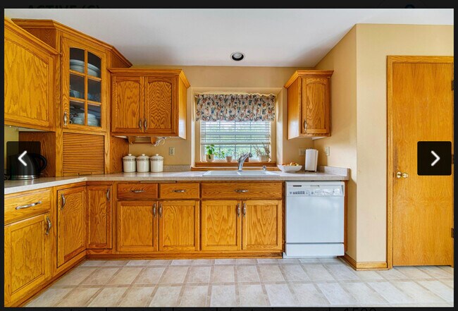 Building Photo - 1300 E Buckwood Dr