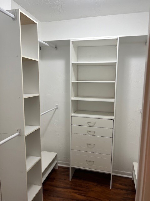 Walking Closet 1 - 2640 NE 135th St