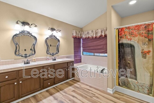 Building Photo - 1921 Ridgemont Way