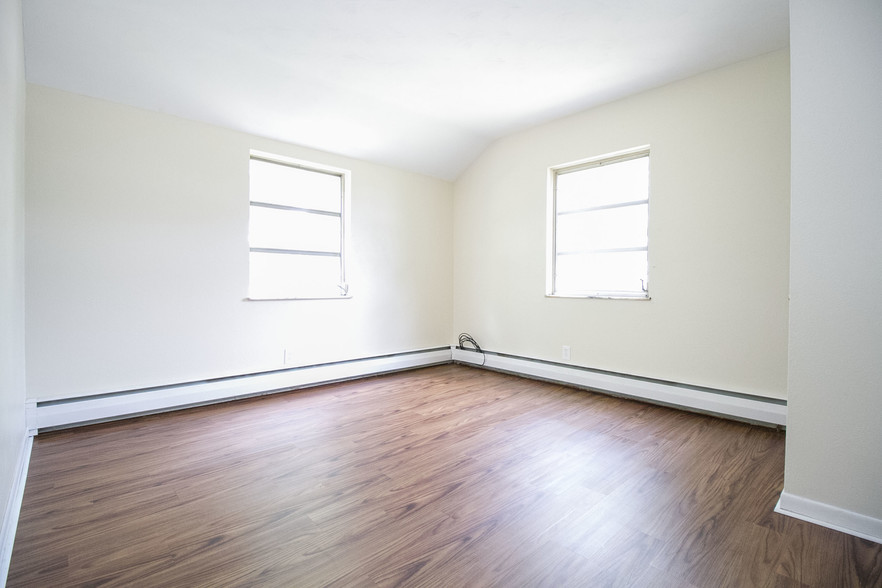 Building Photo - 3350 Beaumont Dr