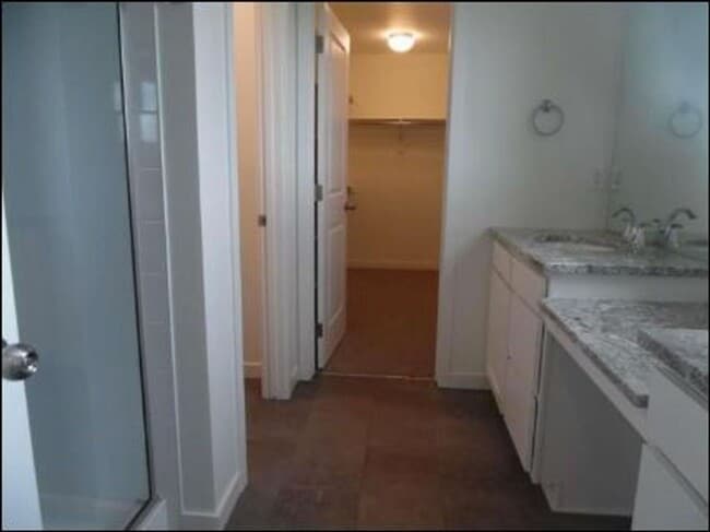 Building Photo - Beautiful Home in Frederick with Solar Panels!