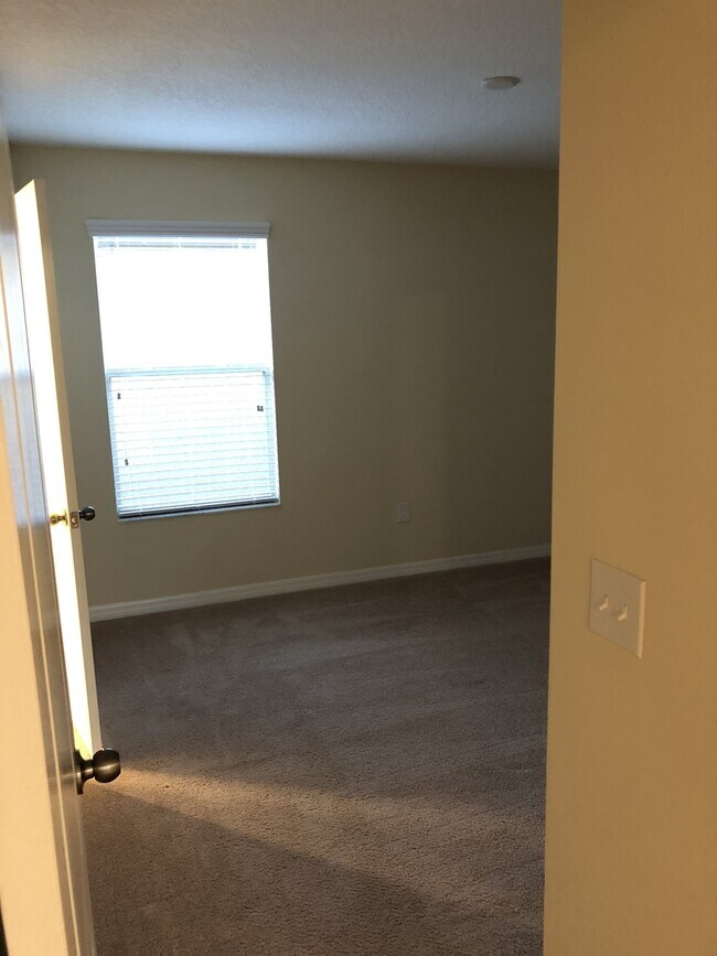 Building Photo - Beautiful Renovated 3/2.5 Located In Independence