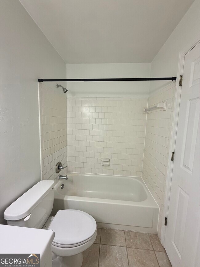 Building Photo - 3595 Woodbriar Cir