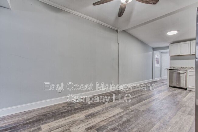 Building Photo - 1253 Sargeant St