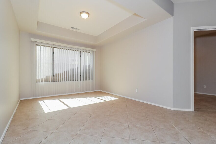 Building Photo - 5405 S 55th Ave