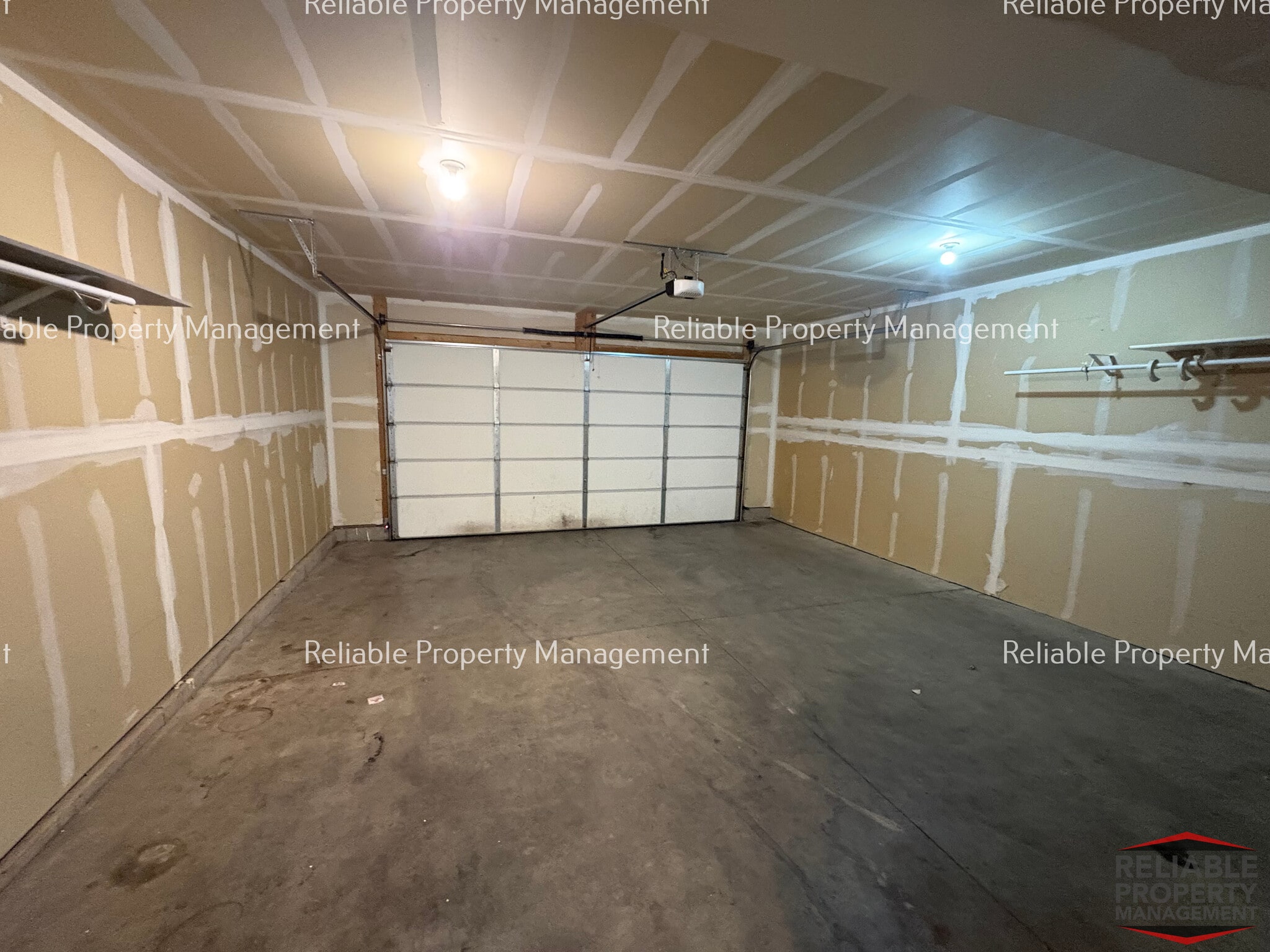 Building Photo - 156 S Emery Ln