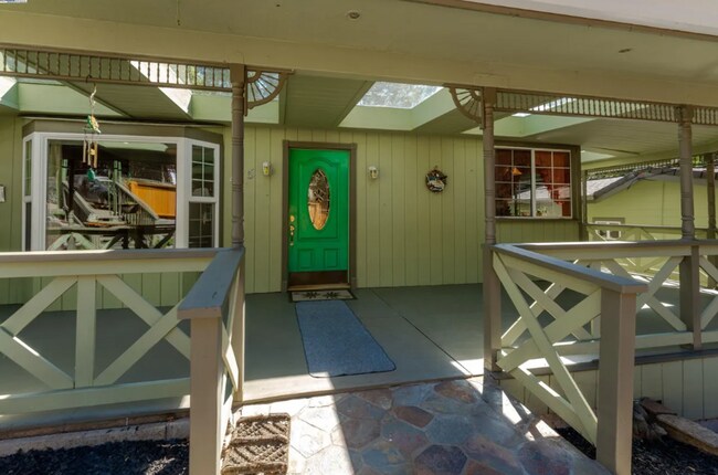 Building Photo - 475 Riverview Dr