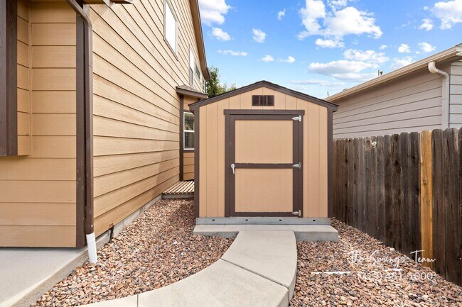 Building Photo - SPACIOUS SIX (6!!!) BD HOME IN LORSON RANCH!