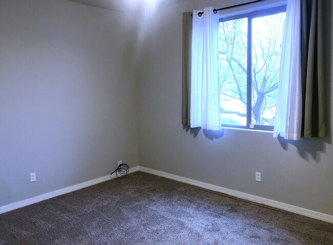 Building Photo - Bright & Efficient Solar Home with Spacious Open Layout