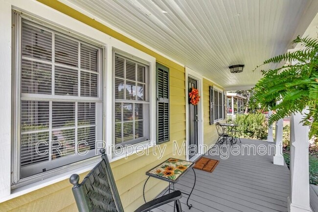 Building Photo - 204 S Hampton St