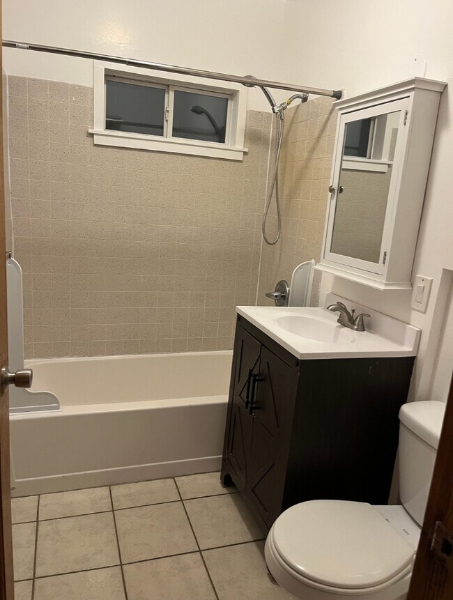 Building Photo - 115 High St