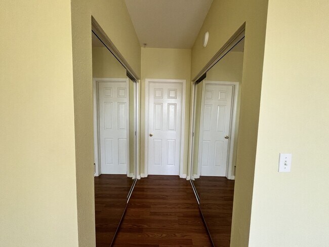 Building Photo - 2 Bedroom 2 bath Available in Sunnyvale, C...
