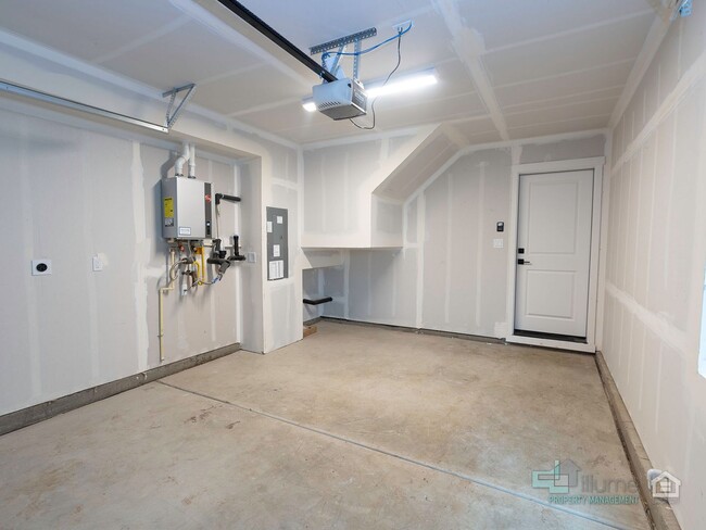 Building Photo - 8331 SE Kinnaman St