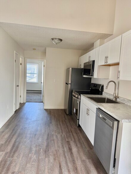 Building Photo - 126 Montcalm Ave