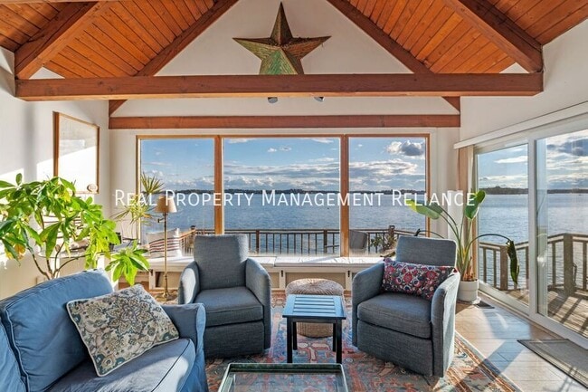 Building Photo - 19 Bayview Ave