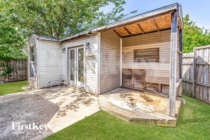Building Photo - 608 Norwood Dr