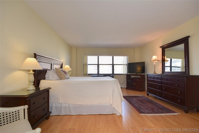 Building Photo - 5100 N Ocean Blvd