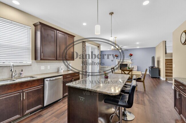 Building Photo - 24989 Reddington Ct