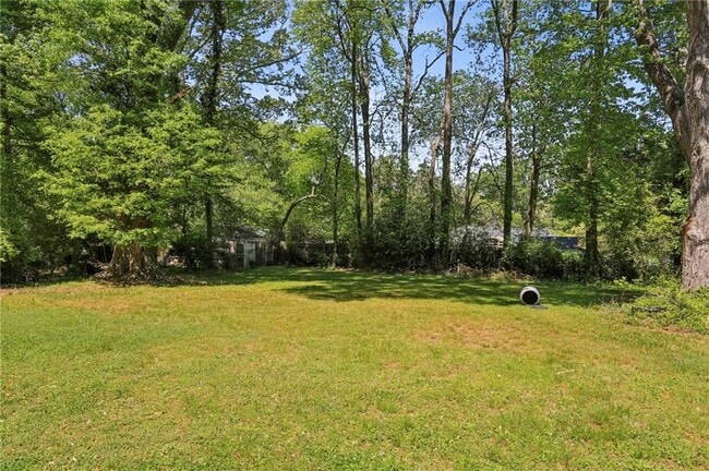 Building Photo - 2266 N Shallowford Rd