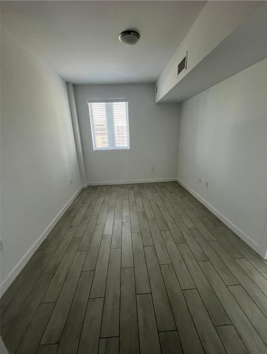 Building Photo - 321 NE 26th St