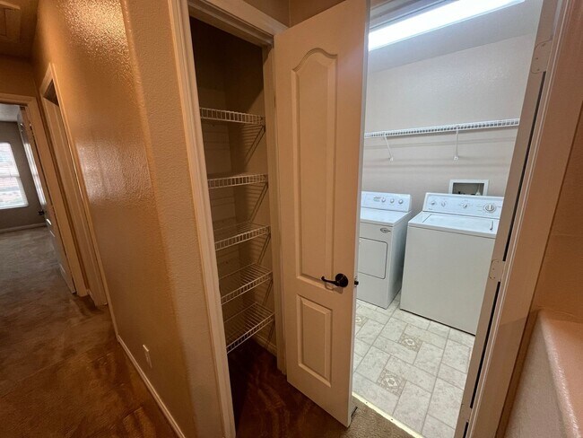 Building Photo - BEAUTIFUL 3 BEDROOM HOME IN THE VISTAS IN SUMMERLIN!