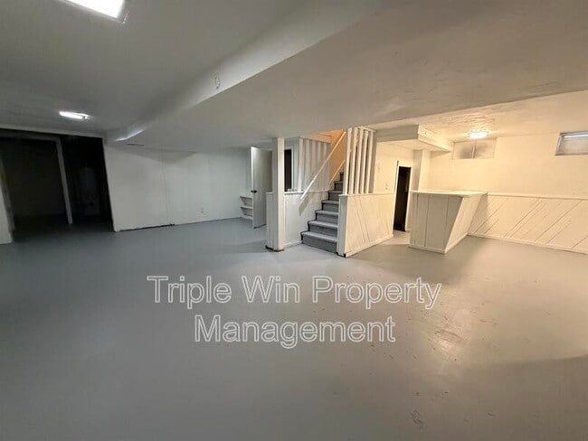 Building Photo - 30 Rolling Hills Dr