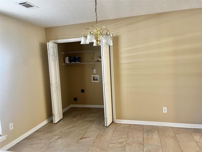 Building Photo - 801 Cottage Ln