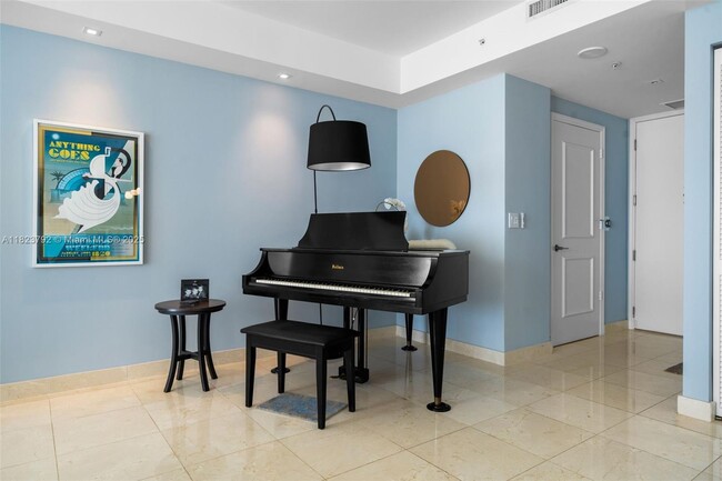 Building Photo - 848 Brickell Key Dr