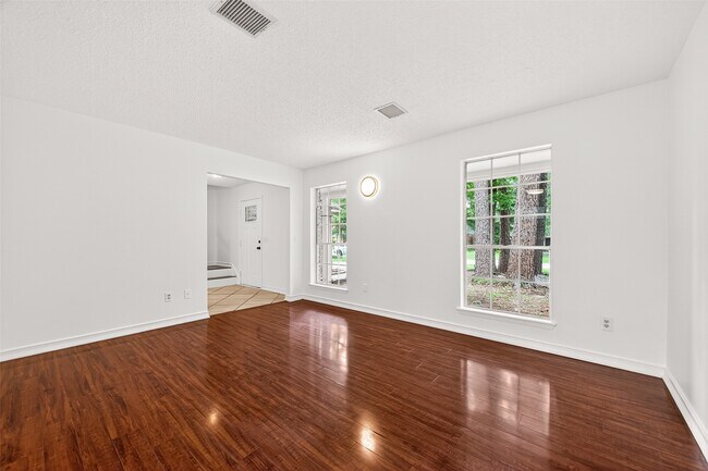 Building Photo - 42 Rockridge Dr
