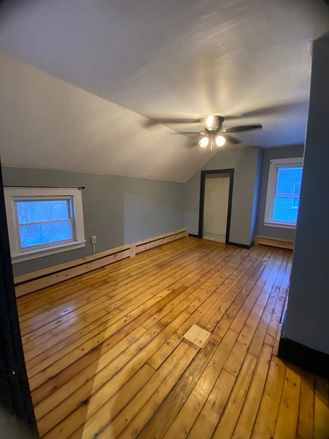 Building Photo - 19 Garden St