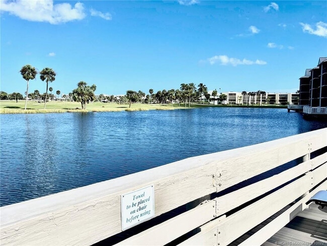 Building Photo - 40 NE Plantation Rd