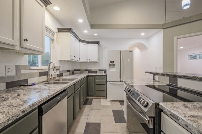 Primary Photo - 238 Abraham Ave