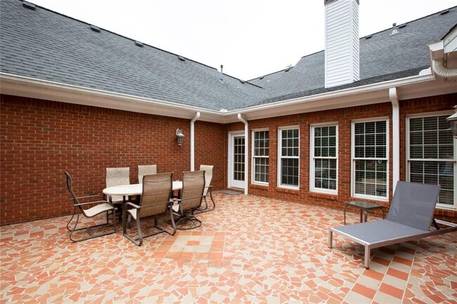 Building Photo - 2531 Old Salem Cir SE
