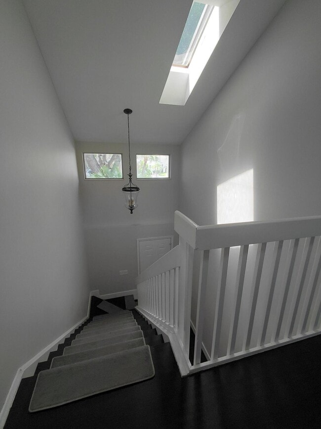 Building Photo - 2147 Discovery Cir W