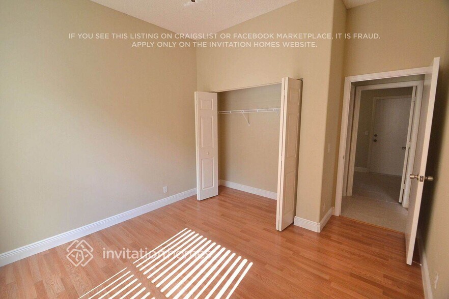 Building Photo - 3728 SW 50th Ct