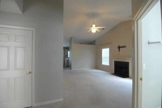 Building Photo - 800 Remount Ct