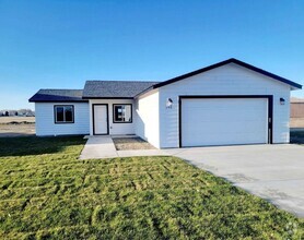 Building Photo - Nearly New 3 bed 2 bath 2 car garage