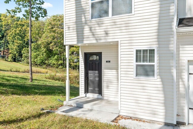 Building Photo - Pet Friendly Four Bedroom with Basement!