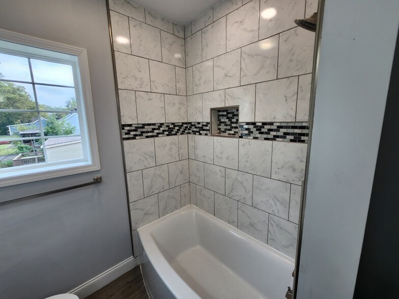 Hall bathroom - 629 Central Ave