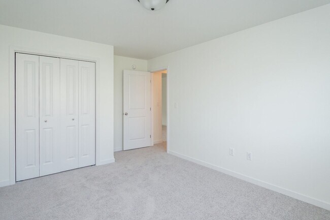 Building Photo - 4 Bed 3 Bath Single Family Home
